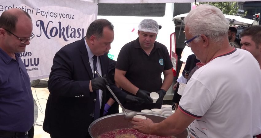 Manisa Büyükşehir Belediyesi, Muharrem ayı dolayısıyla gerçekleştirdiği aşure ikramlarını 15