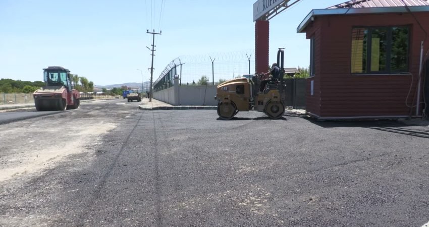 Manisa Büyükşehir Belediyesi, Köprübaşı ilçesinde ilk kez sıcak asfalt uygulamasını