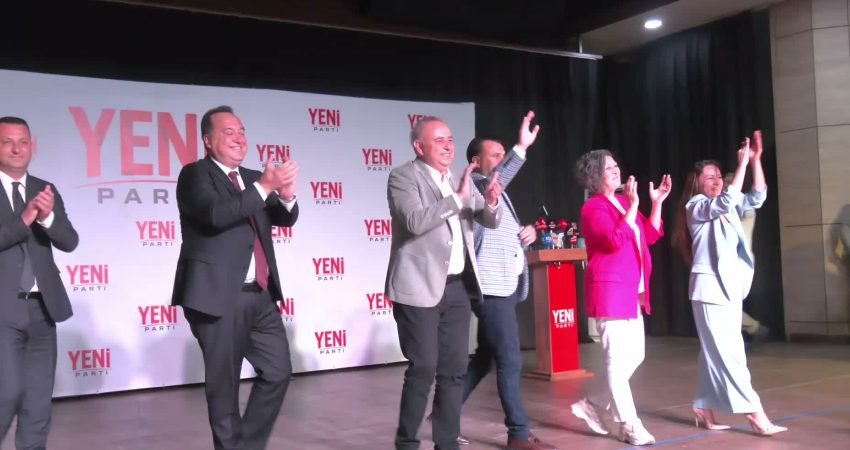 YENİ Parti Genel Başkanı Özgür Özel'in memleketi Manisa'da CHP'den istifa