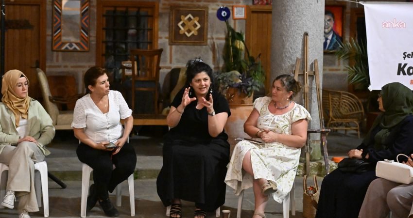 Manisa Büyükşehir Belediyesi'nin düzenlediği etkinlikte ödüllü "Toz Bezi" filmi izleyiciyle