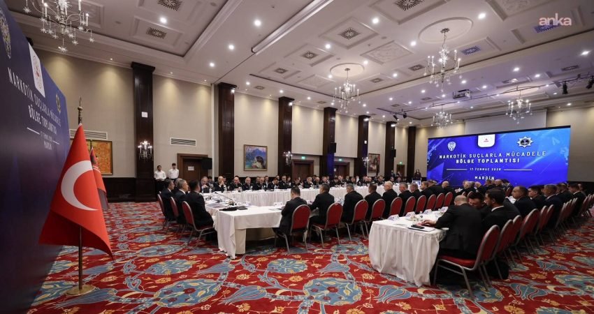 İçişleri Bakan Yardımcısı Ali Çelik’in başkanlığında Mardin’de düzenlenen Narkotik Suçlarla