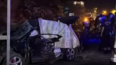 Mardin'in Artuklu ilçesinde dün gece otomobil ile kamyonun çarpışması sonucu
