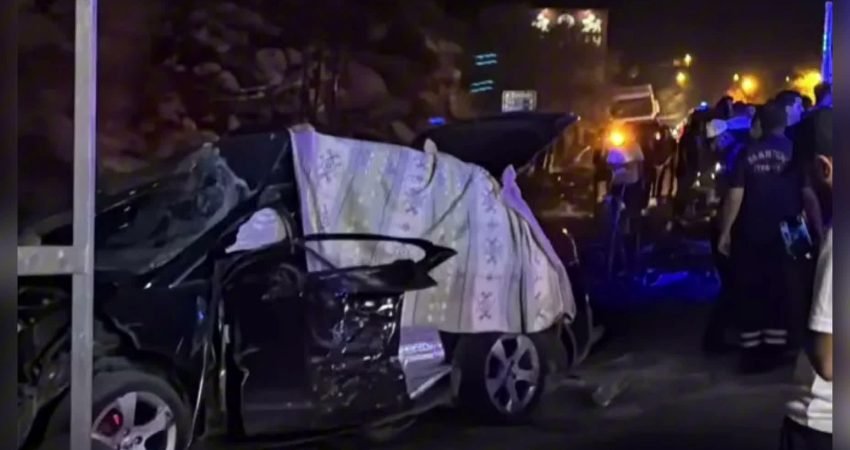 Mardin'in Artuklu ilçesinde dün gece otomobil ile kamyonun çarpışması sonucu
