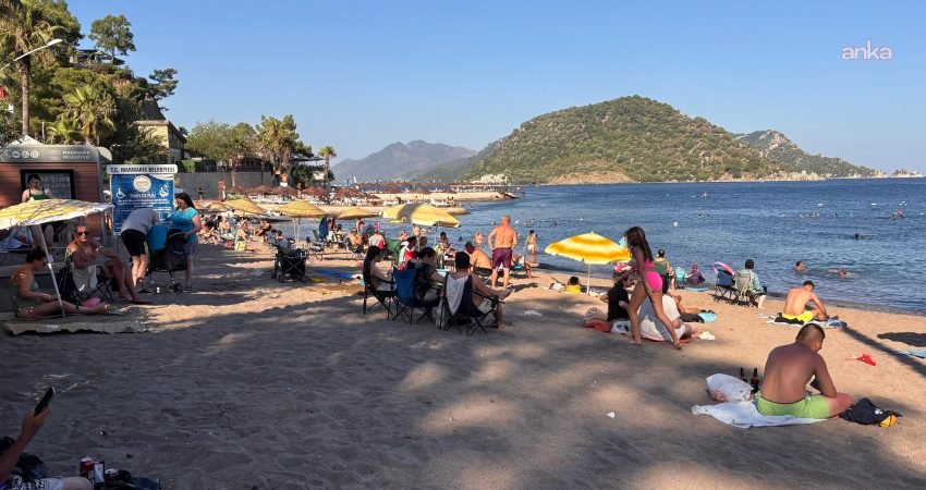 Muğla'nın Marmaris ilçesi İçmeler mahallesinde aynı sahilde hizmet veren iki