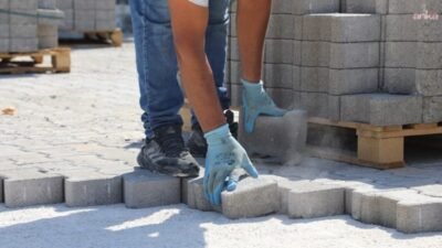 Menderes Belediyesi, Gazipaşa Mahallesi'nde bulunan 19 Mayıs Caddesi'nde yenileme çalışması