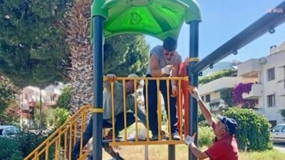 Menderes Belediyesi, sahil bölgesinde yer alan 3 parkta oyun gruplarını