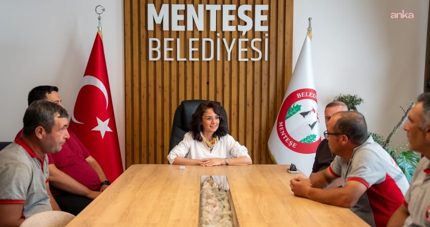 Menteşe Belediyesi'nde görevli üç temizlik işçisi, içinde 80 bin lira