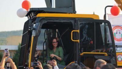 Menteşe Belediyesi, öz kaynaklarıyla filosuna kattığı 12 yeni aracı tanıttı,