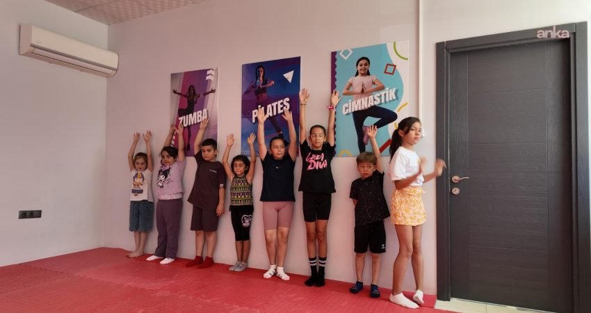 Merkezefendi Belediyesi Yaz Spor Okulları'nda, çocuklar yaz tatilini sporla değerlendiriyor.