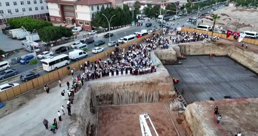Mersin Büyükşehir Belediyesi, "Mega Yaz" sloganıyla başlattığı yatırım programı kapsamında