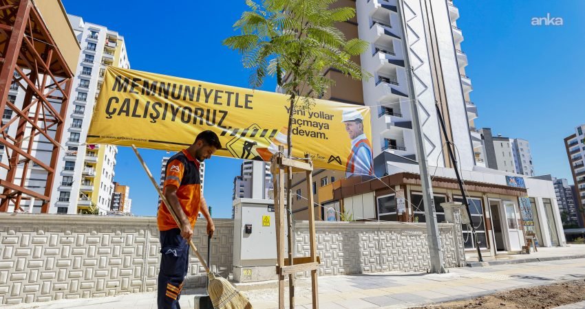 Mersin Büyükşehir Belediyesi, Mezitli ilçesindeki Gazi Paşa Caddesi'nde yürüttüğü peyzaj