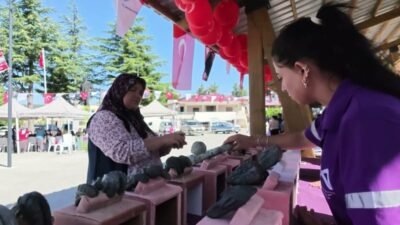 Mersin Büyükşehir Belediyesi, "Köyümüz Atölye" projesi kapsamında Uzuncaburç'ta kadın üreticilerin