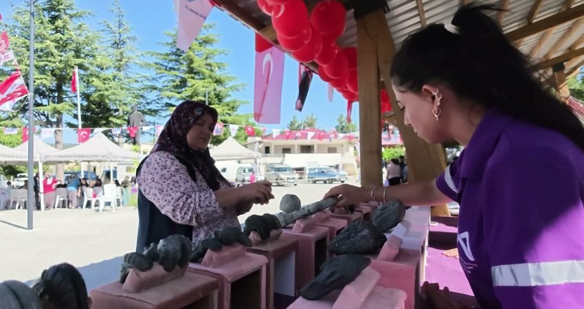 Mersin Büyükşehir Belediyesi, "Köyümüz Atölye" projesi kapsamında Uzuncaburç'ta kadın üreticilerin
