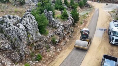 Mersin Büyükşehir Belediyesi, sorumluluk alanında bulunmayan Gülnar'daki Taşoluk-Halifeler güzergahında 9