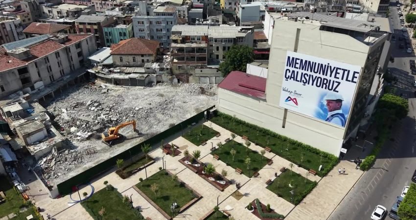 Mersin Büyükşehir Belediyesi Fen İşleri Dairesi Başkanlığı koordinasyonunda Zafer Çarşısı olarak