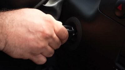 Mersin Büyükşehir Belediyesi, 390 personel ve 52 vakumlu yol süpürme