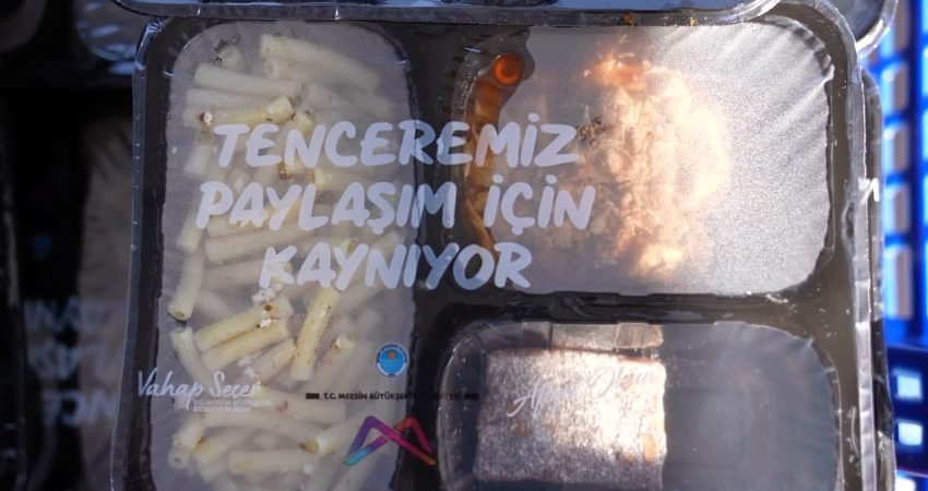 Mersin Büyükşehir Belediyesi'nin 59 noktada hizmet veren "Mahalle Mutfakları" projesi,
