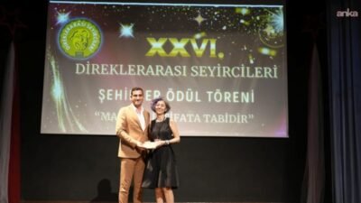 Mersin Şehir Tiyatrosu oyuncuları, “Bahar Noktası” oyunundaki performanslarıyla “26. Direklerarası Seyircileri