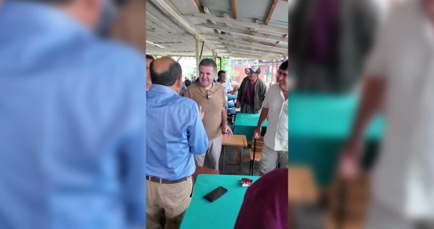 Mezitli Belediye Başkanı Ahmet Serkan Tuncer, kırsal mahalle ziyaretleri kapsamında Sarılar,