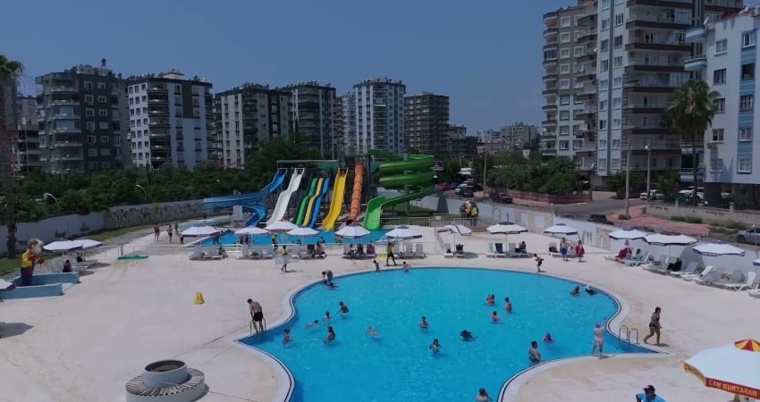 Mezitli Belediyesi, yaz sezonuyla birlikte su parkını yeniden vatandaşların hizmetine