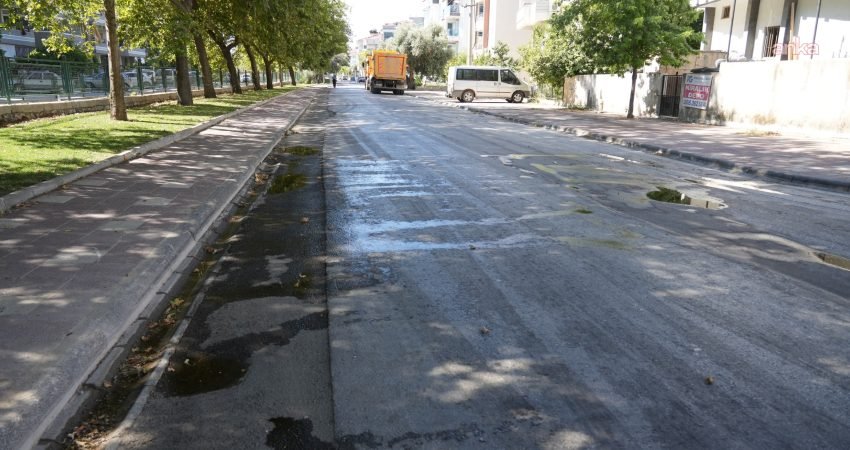 Milas Belediyesi, ilçenin önemli ulaşım noktalarından Ahmet Yesevi Caddesi’nde sıcak