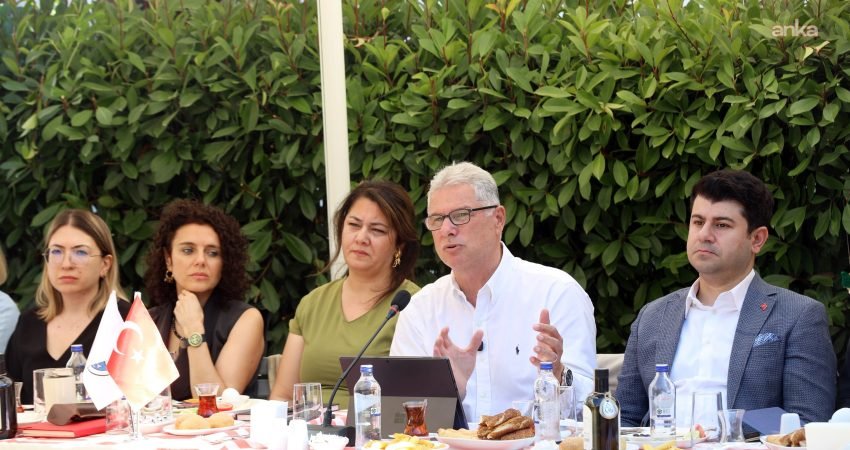 Mudanya Belediye Başkanı Deniz Dalgıç, ilçenin geleceğini planlamak amacıyla düzenli