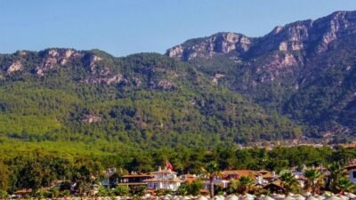Muğla'nın Ula ilçesine bağlı Akyaka Mahallesi'nde kıyıların işletmeler tarafından işgal