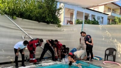 Muğla'nın Seydikemer ilçesinde bir yüzme havuzunun infinity bölümündeki emiş borusuna