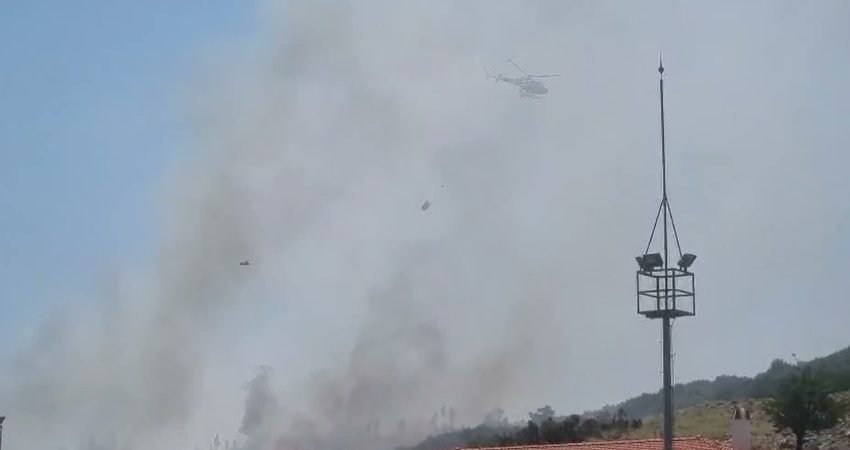 Muğla’nın Menteşe ilçesine bağlı Hamursuz Tepesi mevkiinde yangın çıktı. Yangına