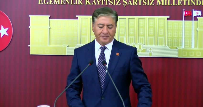 CHP Grup Başkanvekili Murat Emir, yeni partinin kuruluşuna ilişkin resmi