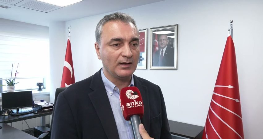 CHP Parti Sözcüsü Müslim Sarı, CHP Grup Başkanı Özgür Özel’in