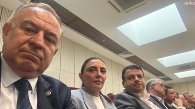 Tutuklanan Bursa Belediye Başkanı Mustafa Bozbey'in bugün görülen duruşmasını izleyen