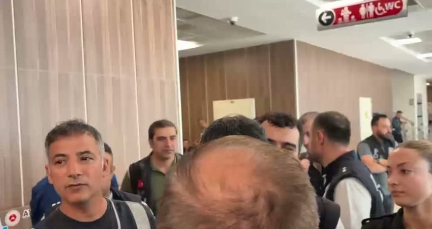 Bursa Büyükşehir Belediye Başkanlığı'ndan uzaklaştırılan Mustafa Bozbey'in de arasında bulunduğu