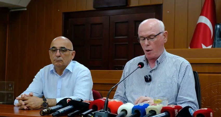 Odunpazarı Belediye Başkanı Kazım Kurt, belediye meclis üyelerinden bir kişi