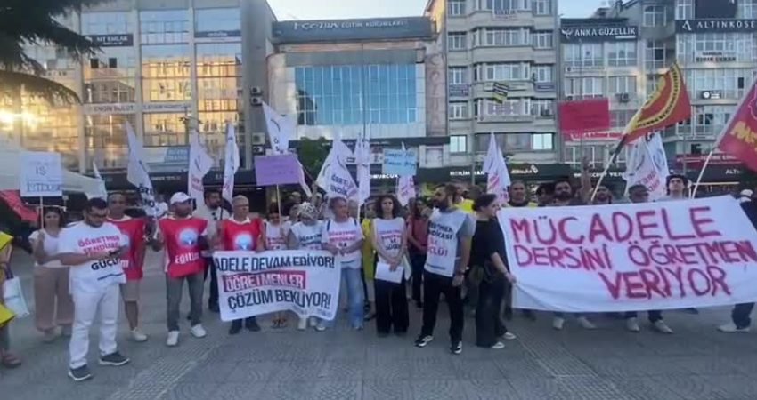 Öğretmen Sendikası üyeleri, Samsun’da yaptıkları açıklamada özel okul öğretmenleri için