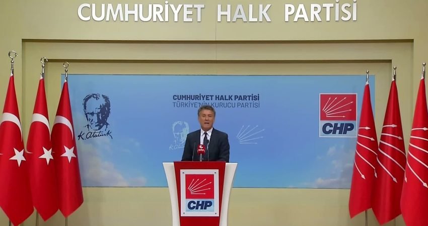 CHP Genel Başkan Yardımcısı Orhan Sarıbal, Üsküdar Belediye Başkanı Sinem Dedetaş’ın