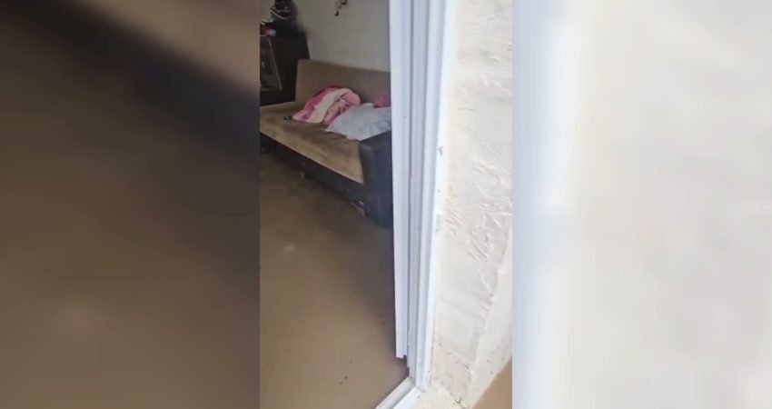 Osmaniye sabah saatlerinde başlayan yağış hayatı olumsuz etkiledi. Evini su