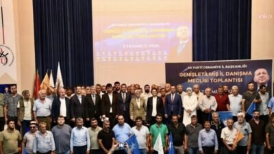 Gelecek Partisi Osmaniye Kurucu İl Başkanı Mustafa Saygılı, beraberindeki yaklaşık