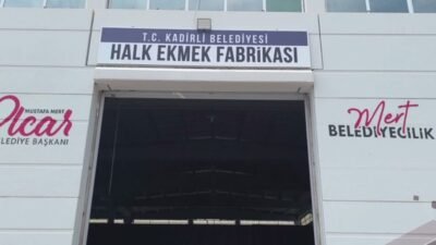 Osmaniye'de Kadirli Belediyesi bünyesindeki Halk Ekmek Fabrikası’nda üretilen ekmekler 10
