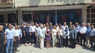 Osmaniye'de çeşitli partilerden istifa eden 40 kişi, İYİ Partiye katıldı.