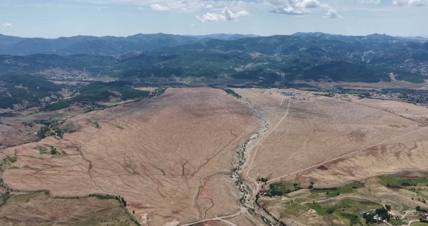 Tunceli’nin Ovacık ilçesinde geçimini küçükbaş hayvancılıkla sağlayan bazı sürü sahipleri,