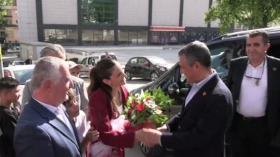 CHP Grup Başkanı Özgür Özel Bilecik’te yaptığı değerlendirmede, “Biz de mahkemeye gidip