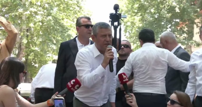 CHP Grup Başkanı Özgür Özel, Çankaya Belediyesi'ne yapılan operasyona ilişkin, "İstanbul’dan