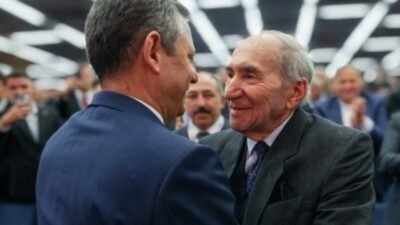 CHP Grup Başkanı Özgür Özel, eski CHP Genel Başkanı Altan