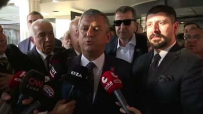 CHP Grup Başkanı Özgür Özel, partisinin 52’si görevden alınmış 74