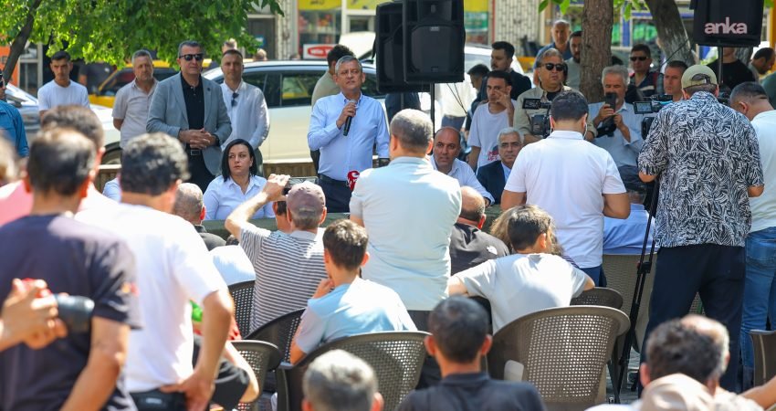CHP Grup Başkanı Özgür Özel, Kastamonu Eski Sanayi Sitesi'nde esnafla