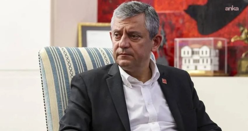 CHP Grup Başkanı Özgür Özel, komedyen Deniz Göktaş’ı tutuklu bulunduğu