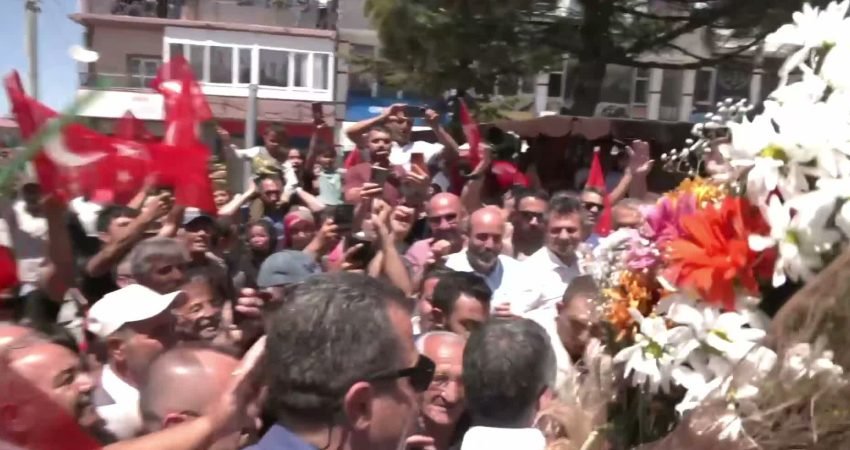 CHP Grup Başkanı Özgür Özel, Niğde'de, "Bugün görüyoruz ki bıçak