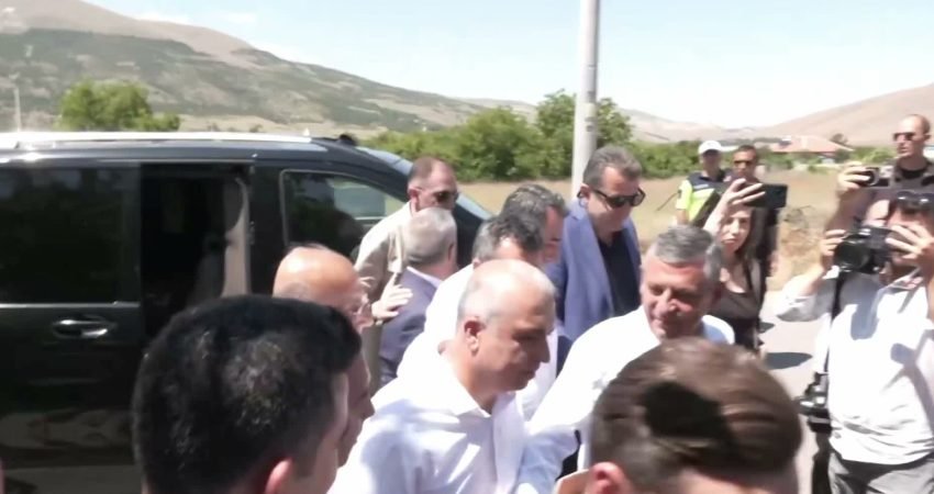 CHP Grup Başkanı Özgür Özel, Niğde Ulukışla ilçesine bağlı Beyağıl köyünde