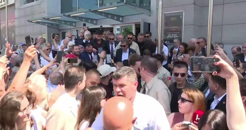 CHP Grup Başkanı Özgür Özel, Eskişehir'de esnafı ziyaretinin ardından yaptığı